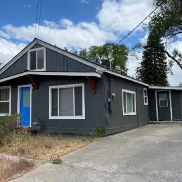 Newly Remodeled 4th Street Work-Friendly Home by Redawning
