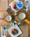 The Three Pickerels - breakfast
