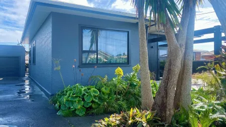 STUDIO 22 . 5 minute walk to sand. Отели рядом с достопримечательностью «Те-Рева-Рева»