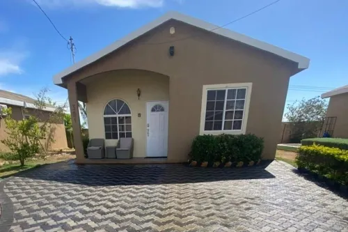 2-Bed Sleeps 4 Private Garden Parking