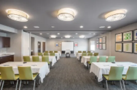 Holiday Inn Express & Suites ALTOONA-DES MOINES by IHG
