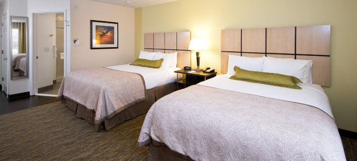 Candlewood Suites Greeley by IHG โรงแรมในกรีลีย์