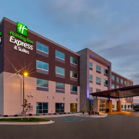 Holiday Inn Express & Suites CEDAR SPRINGS - GRAND RAPIDS N by IHG