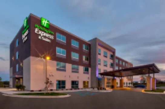 Holiday Inn Express & Suites CEDAR SPRINGS - GRAND RAPIDS N by IHG