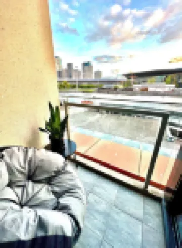 Luxurious Apartment with City Views and Yarra River