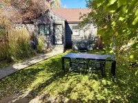 Downtown cottage with hot tub and fenced yard