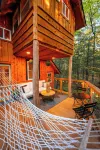 Treehouse With Hot Tub Close to Sunday River!