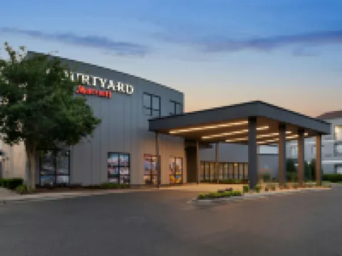 Courtyard Charlotte Airport North Hotels near Charlotte Douglas International Airport