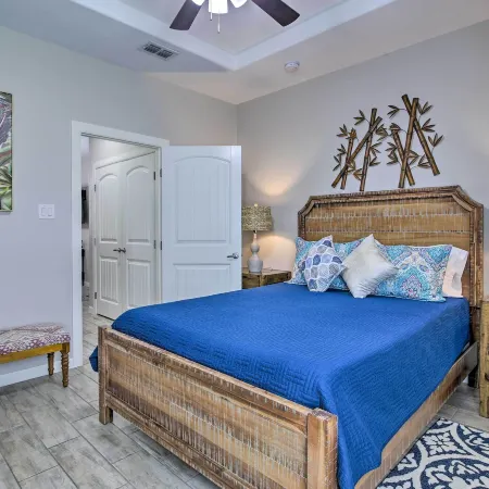 Private Patio: Edinburg Couple's Retreat!