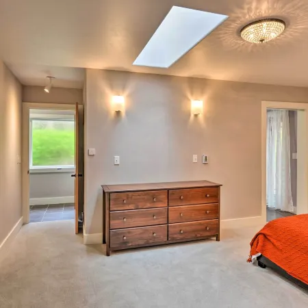 Quiet & Cozy Eureka Home Near Sequoia Park & Zoo!