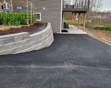 This 2 bedroom, 2 bathroom waterfront property offers fantastic river views! โรงแรมในCarleton County