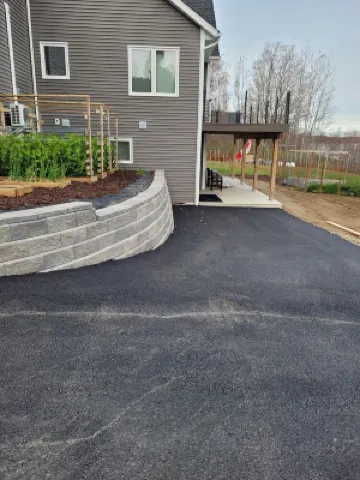 This 2 bedroom, 2 bathroom waterfront property offers fantastic river views! Hôtels à : Comté de Carleton