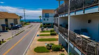 Charming Townhome with Gulf Views and Beach Bikes - Delightful Retreat