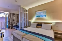 Carine Hotel Delfin
