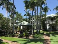 Coral Beach Noosa Resort - Beach
