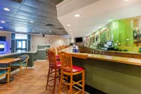 The Lux Hotel & Conference Center, Ascend Hotel Collection - bar