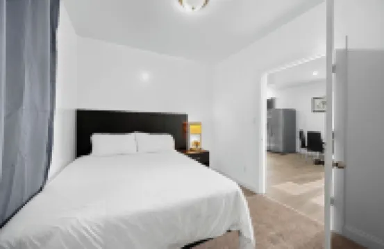 New Downtown Lux 3BR Free Parking, AC & Wi-fi