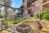 Expansive Mtn-View Ellijay Cabin Private Hot Tub - WiFi