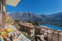 Lovely Apartment Overlooking Lake by RentAllComo - Wifi