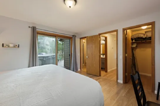 2 Tan Oak 3 Bedroom Home