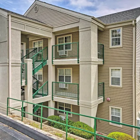 Branson Condo on Golf Course w/ Pool Access!