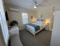 Charming Victorian Home Downtown Newport - مطابخ