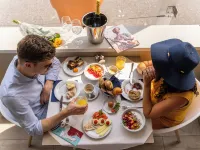 Schlosshof SÜDTIROL – Hotel & Camping Resort - breakfast