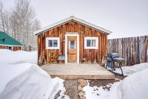 Vintage Cabin Near Steamboat with Mountain Views and Hot Tub Access