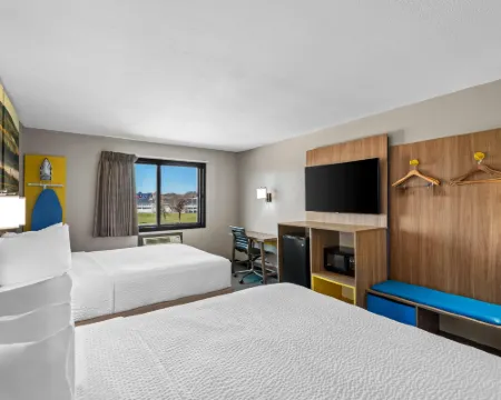 Days Inn & Suites by Wyndham des Moines Airport Hotels in Des Moines