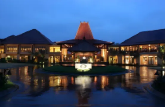 Laras Asri Resort & Spa Отели в г. 