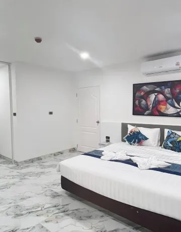 อพาร์ตเมนต์พร้อมระเบียงและวิวเมือง