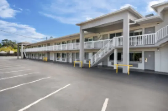 路邊旅館 萊克威爾士酒店