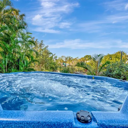 Hot Tub Sleeps 10 Park Your Boat Trailer