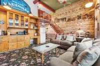 Saugatuck Retreat in Historic Downtown! - parking