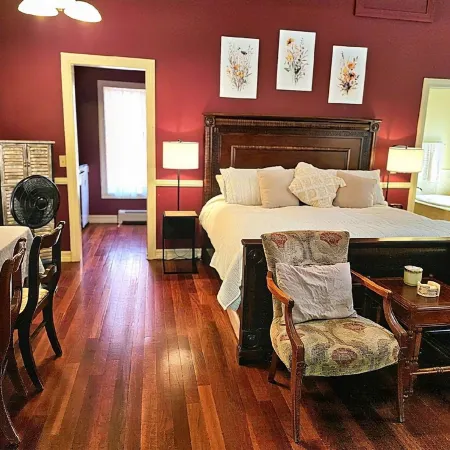 The Williamsburg Cottage at Valley Glen...your romantic mountain getaway