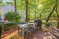 Sleeps 6 @ New Seabury w/ Pool - All Season Modern Condo! Hotels in Mashpee