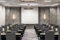 Holiday Inn & Suites OVERLAND PARK-WEST by IHG - 駐車場