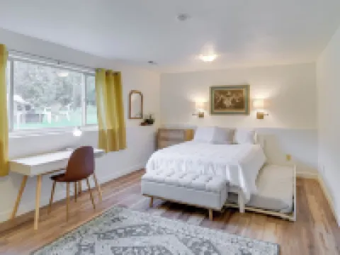 Serene Palmer Home Walk to Downtown and Riverfront! Hotels in Palmer