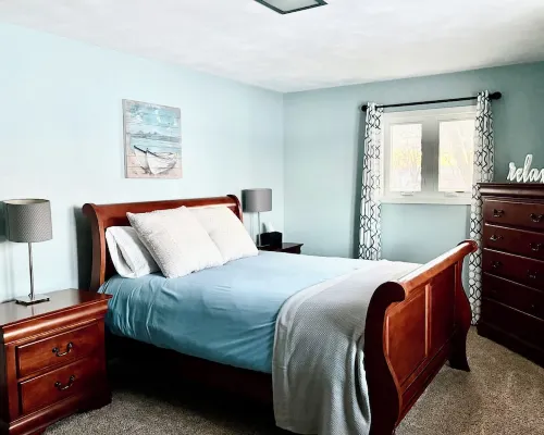 Beautiful walkout lakefront property - Location, Location, Location!!! フェアモントのホテル