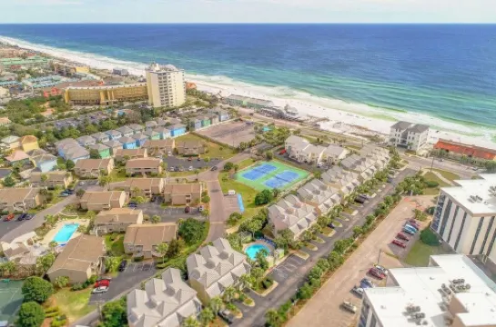 Bright 3BR Townhome Gulf Views Steps to Beach