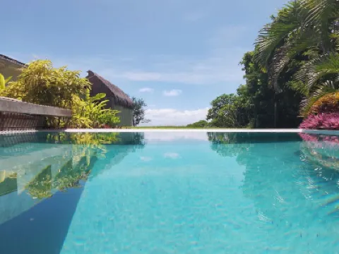 Bombua Beach House Hotel di 