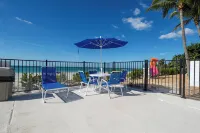 Beach front 2 bed-2 bath private balcony, modern with Gulf front views