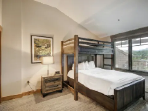 Mountain Thunder Lodge Hotels in Summit County