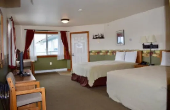 Longliner Lodge and Suites