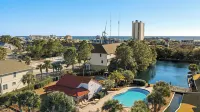 Emerald Lagoon by Avantstay Bright Condo + Pool + Pier + Tennis Access Walk to Beach + Dining