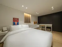 The Mui Hotel Hotels near Hwangsong Park