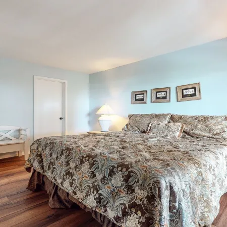 Bridges Townhome 7 Gorgeous Mountain Views, Private Jacuzzi, Steps to Eagle Lodge by RedAwning