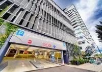 The Zipper Hotel & Apartments