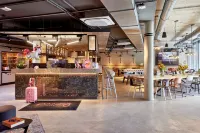 Moxy Karlsruhe - Barer