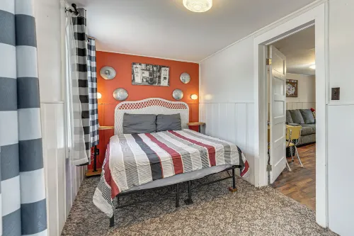 Boat & Fish! 1950s Rockaway Beach Cabin w/ Hot Tub - Strand
